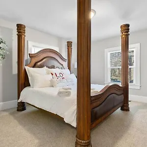  Holiday home Cozy 4b Retreat Near Uptown King Beds Sleeps 12