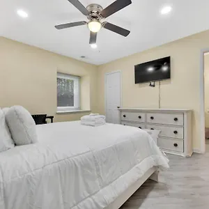  Holiday home Cozy 2 Bedroom Duplex In Charlotte, Jacuzzi, Sleeps 6 2