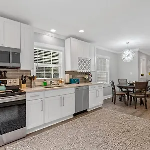  Holiday home Cheerful 3 Bedroom-long Term Close To Uptown