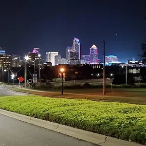  Apartment 4, Sleep 6, Walk To Attractions In Uptown